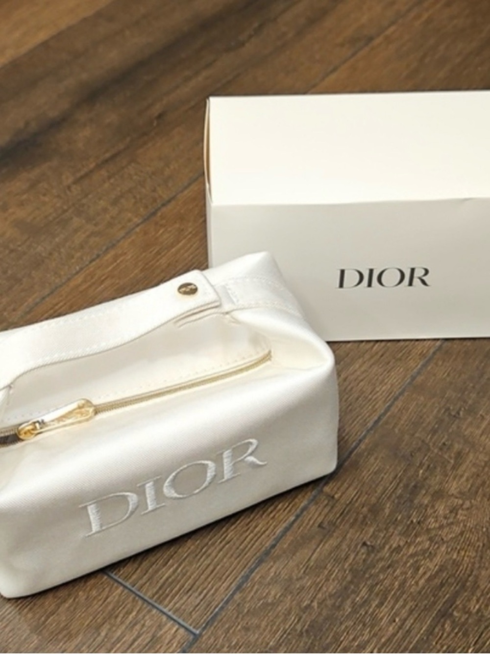 Dior Cream Embroidered Logo Cosmetic Pouch - Picture 6 of 6